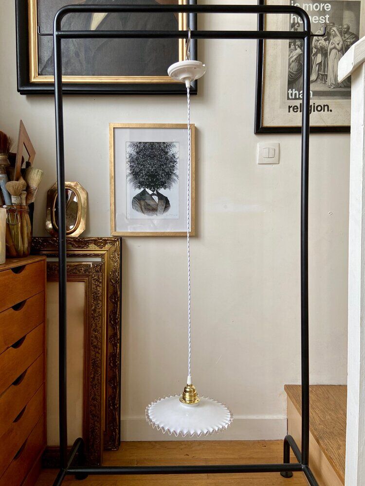 White glass hanging lamp