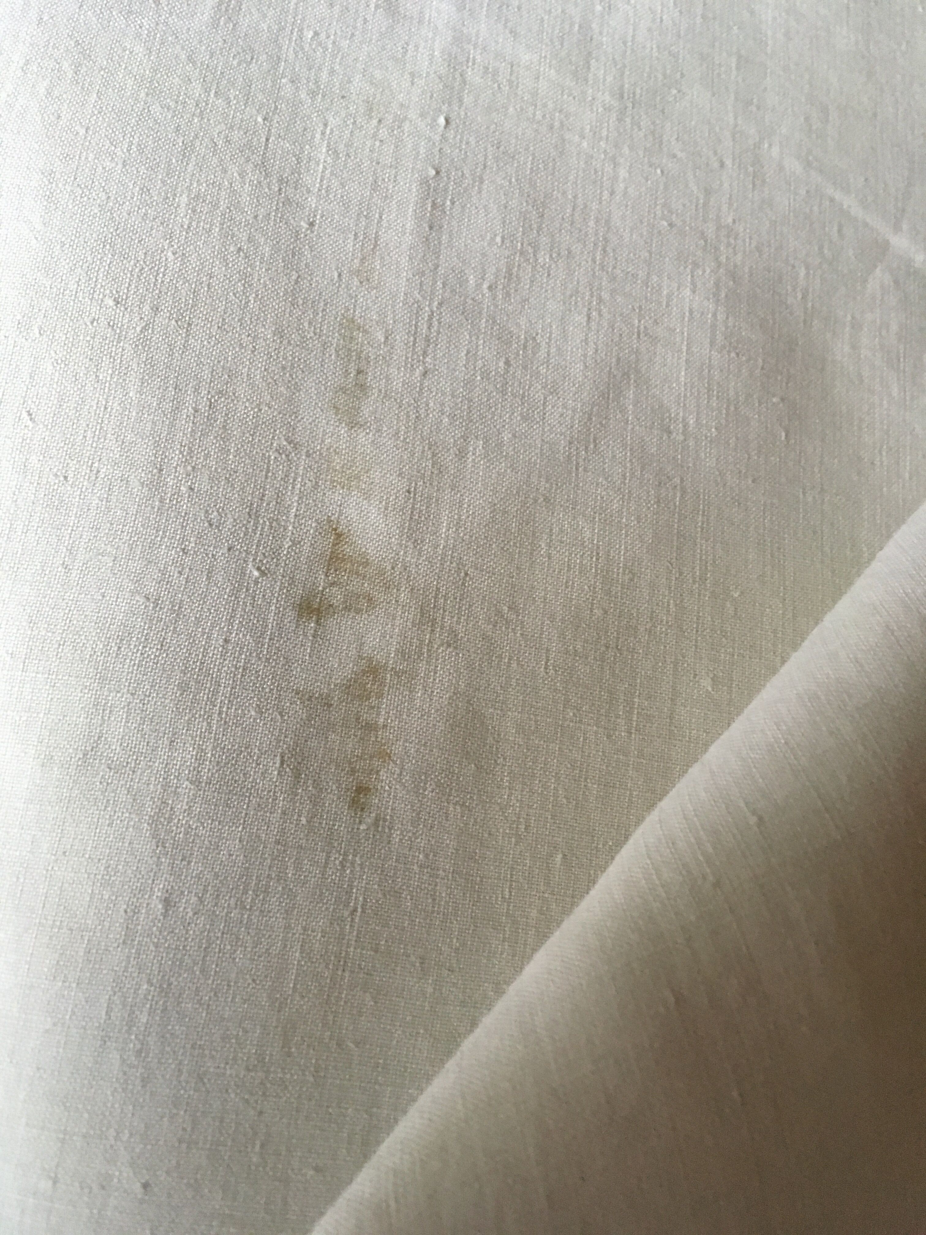 Cloth of linen embroidered setback richelieu figure cp thread Castle