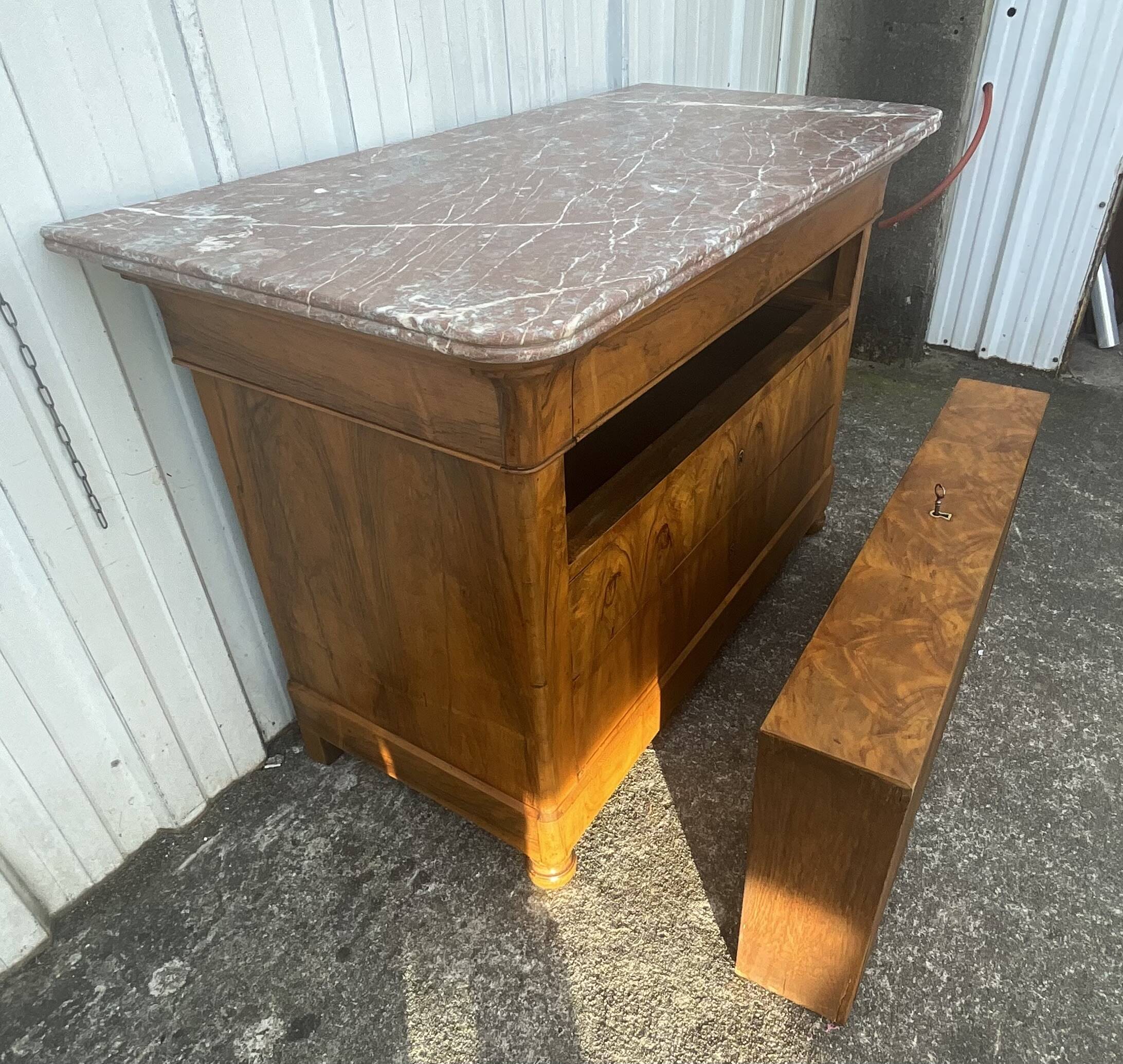 Louis-Philippe commode in walnut burl with pink marble – 19th century