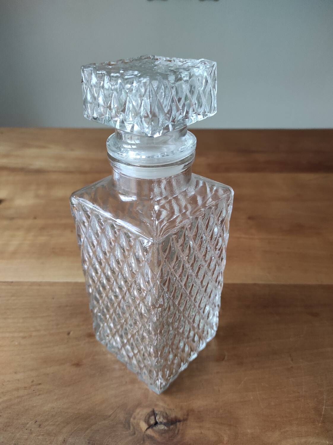 Glass whiskey decanter