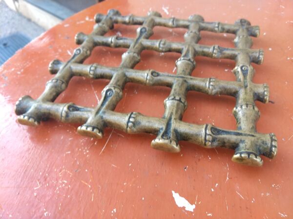 Sous plat en bronze façon bambous vers 1960