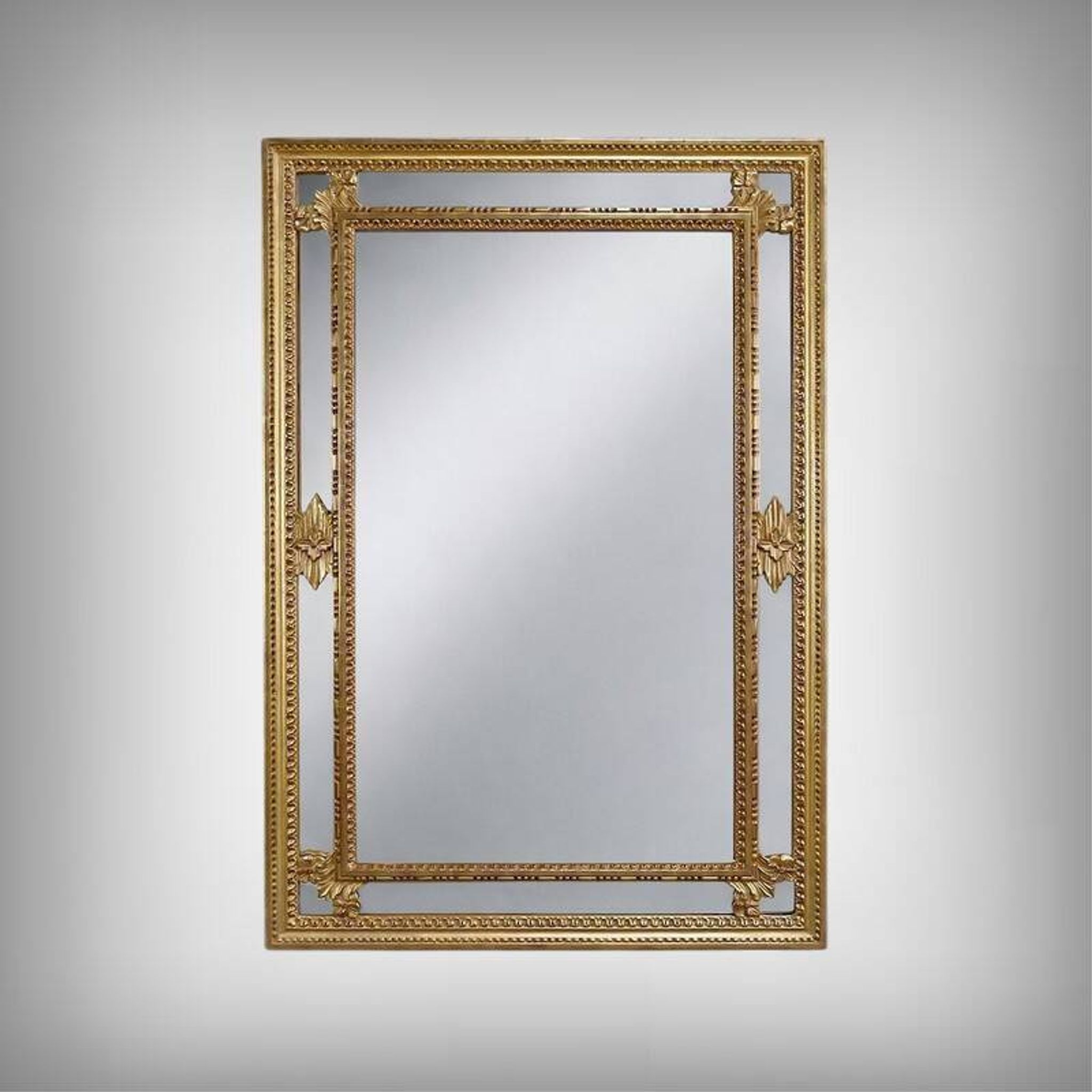 Grand miroir à parcloses, style Louis XVI – Milieu XXe