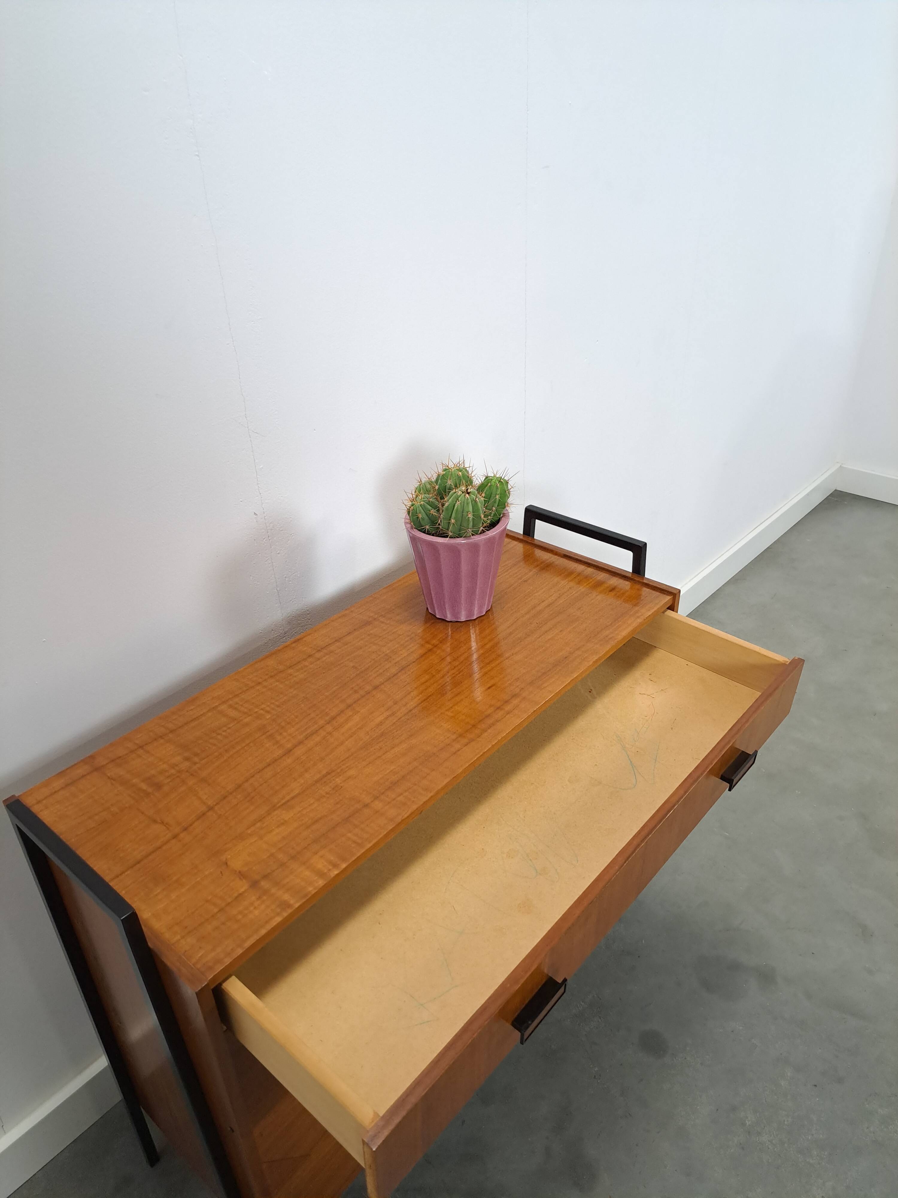 Teak schoenenkast met zwart metalen poten, nr. 2