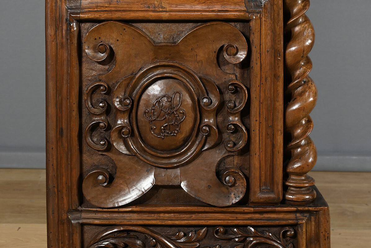 Oratory in solid walnut, Neo-Gothic Renaissance style – Late 19th century