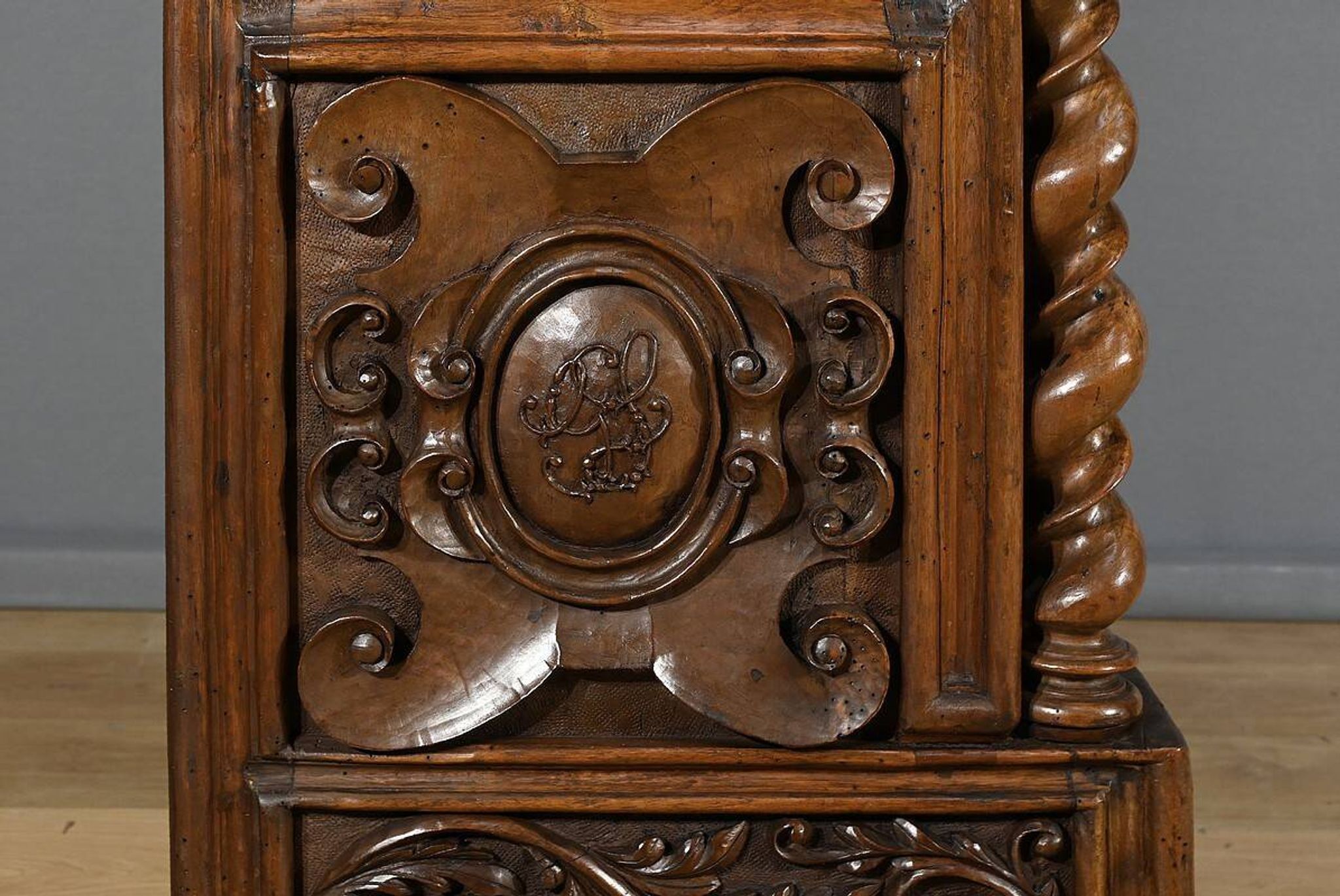 Oratory in solid walnut, Neo-Gothic Renaissance style – Late 19th century