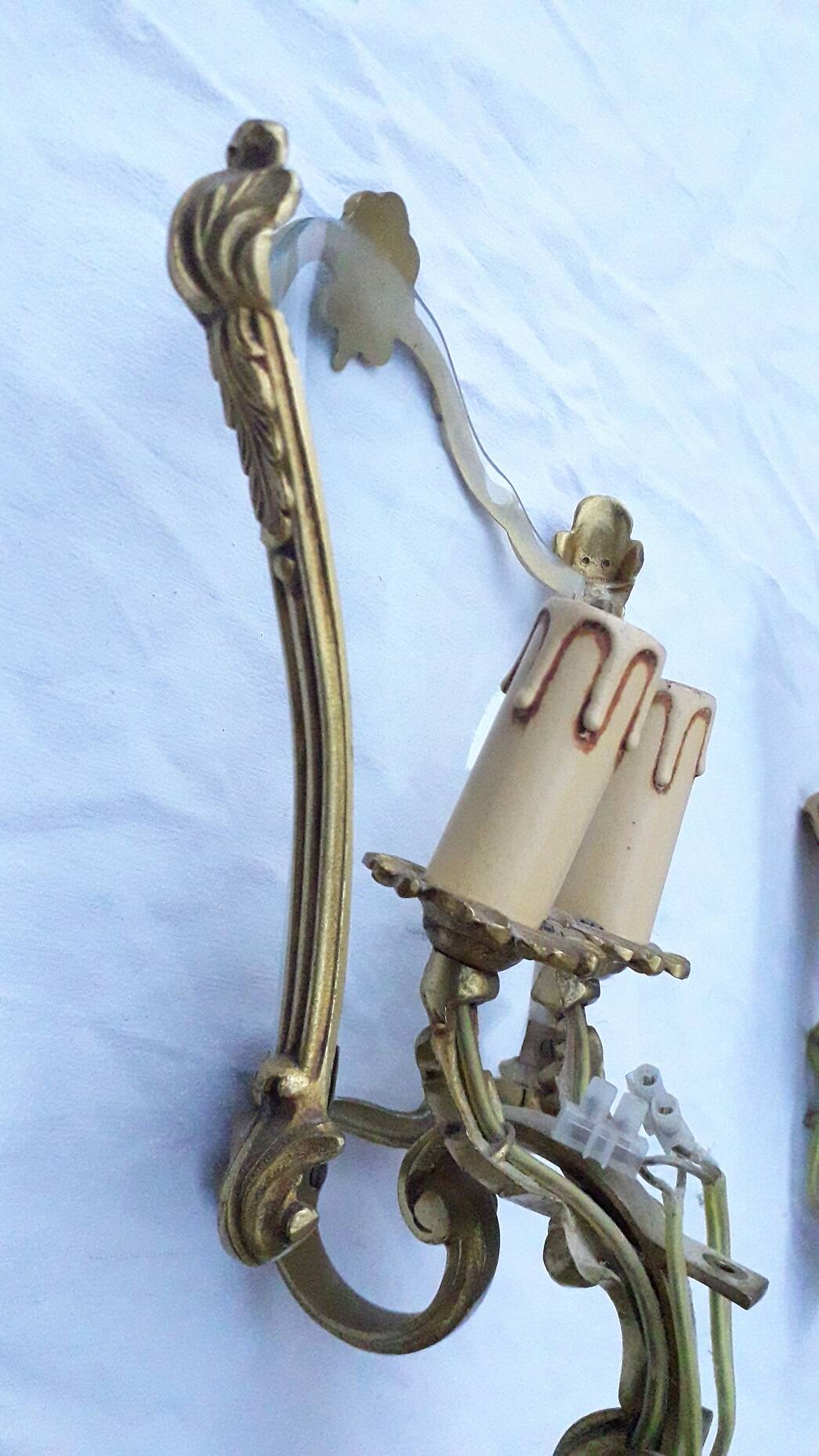 Paire d'appliques en bronze et verre
