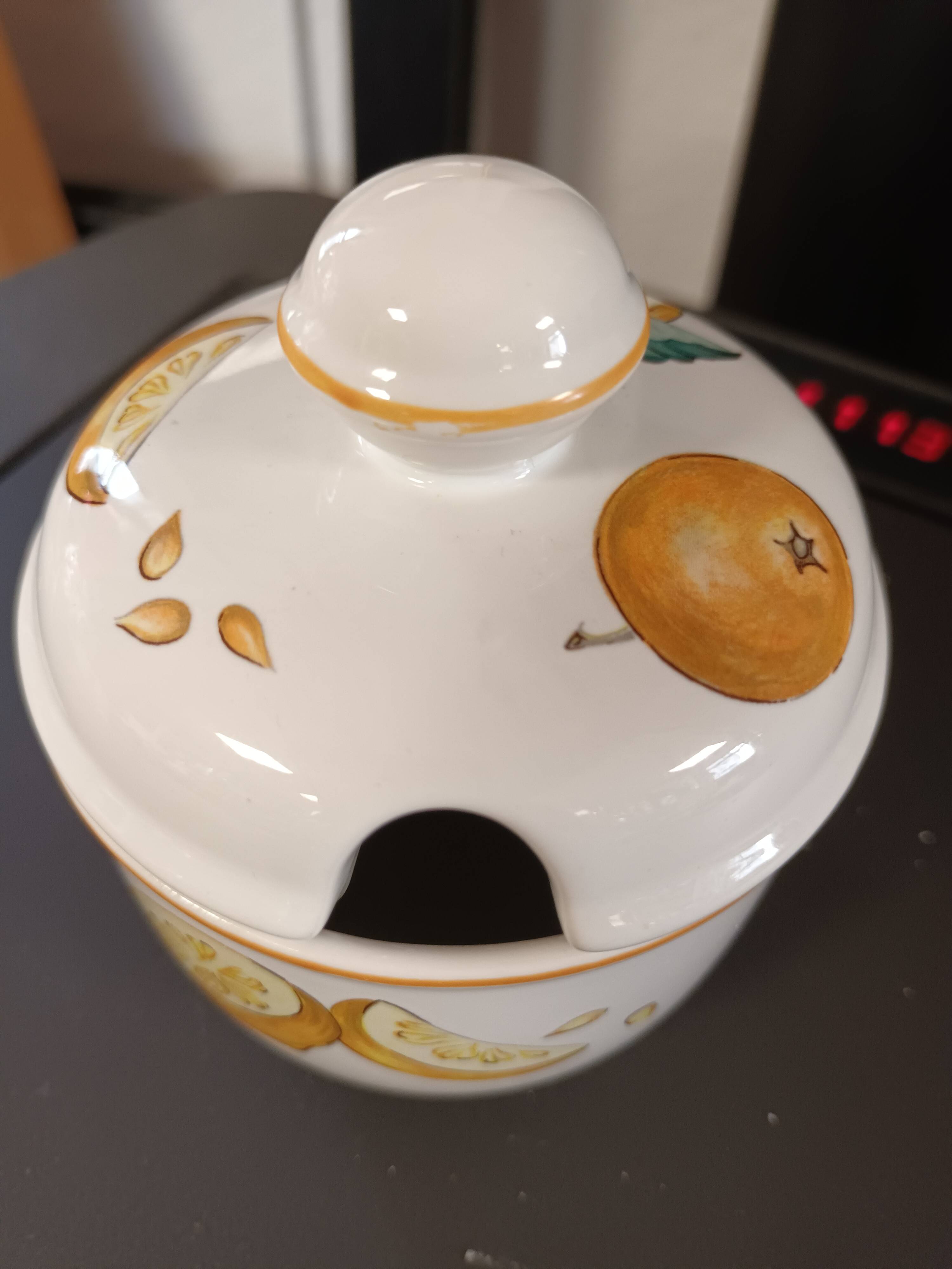 Honey jar