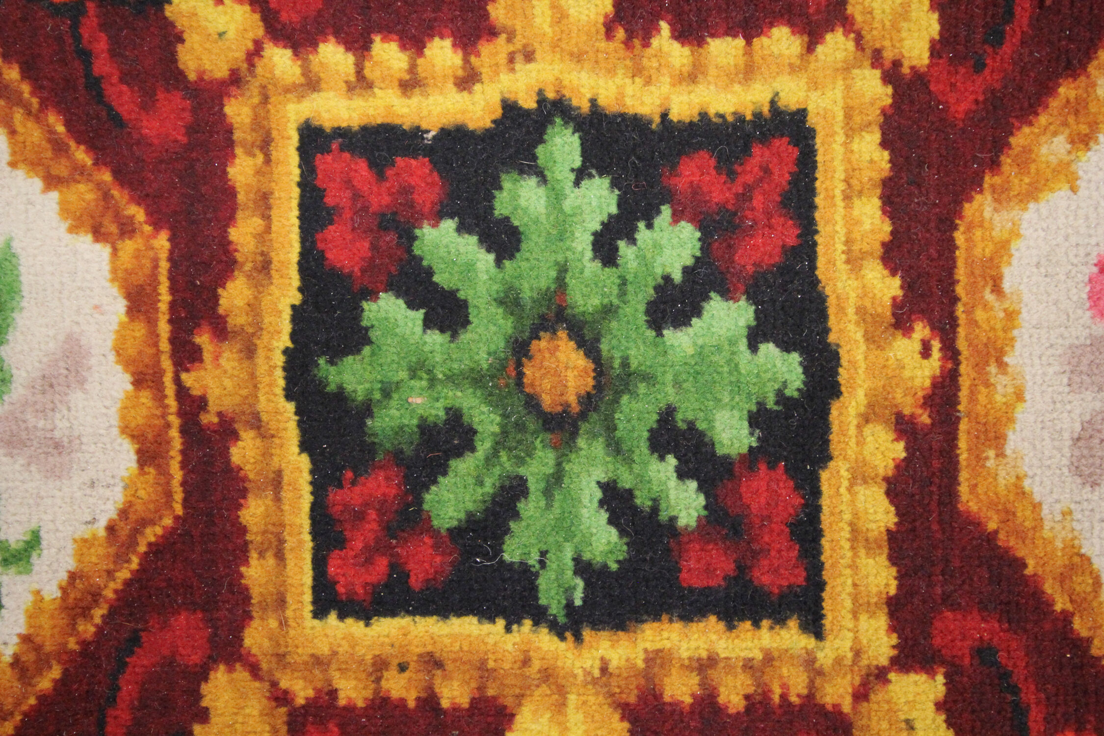 English Axminster Traditional Carpet Area Rug 245x388cm