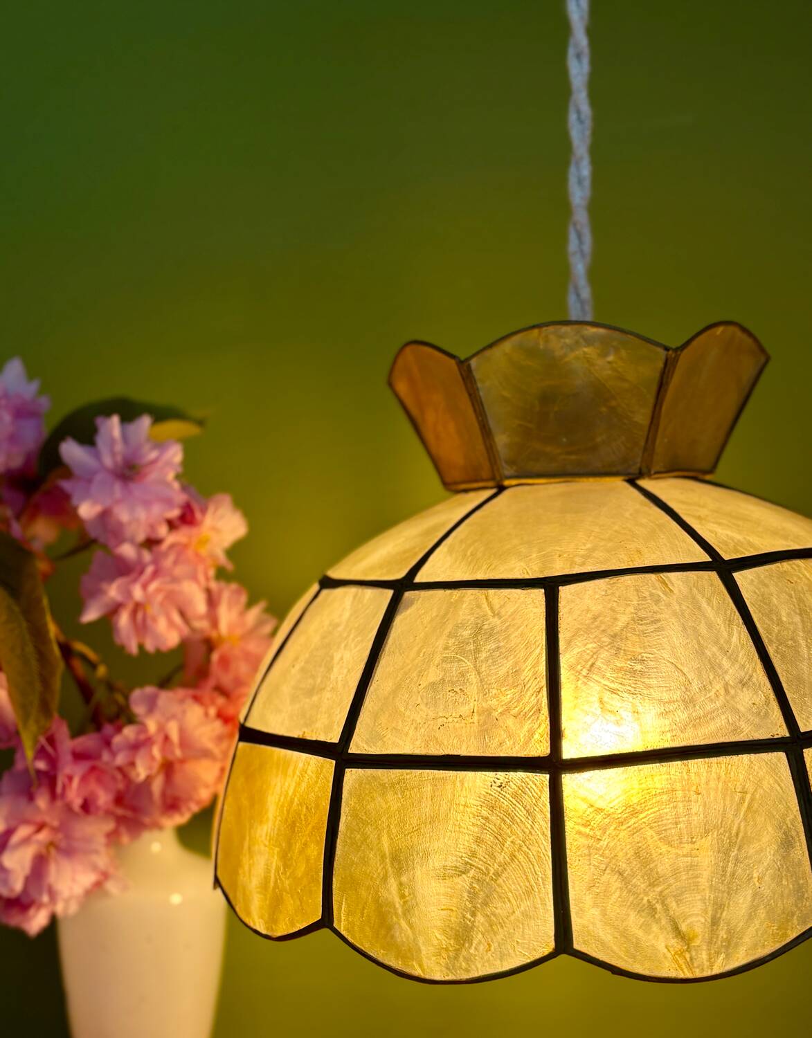 Vintage pearl pendant light