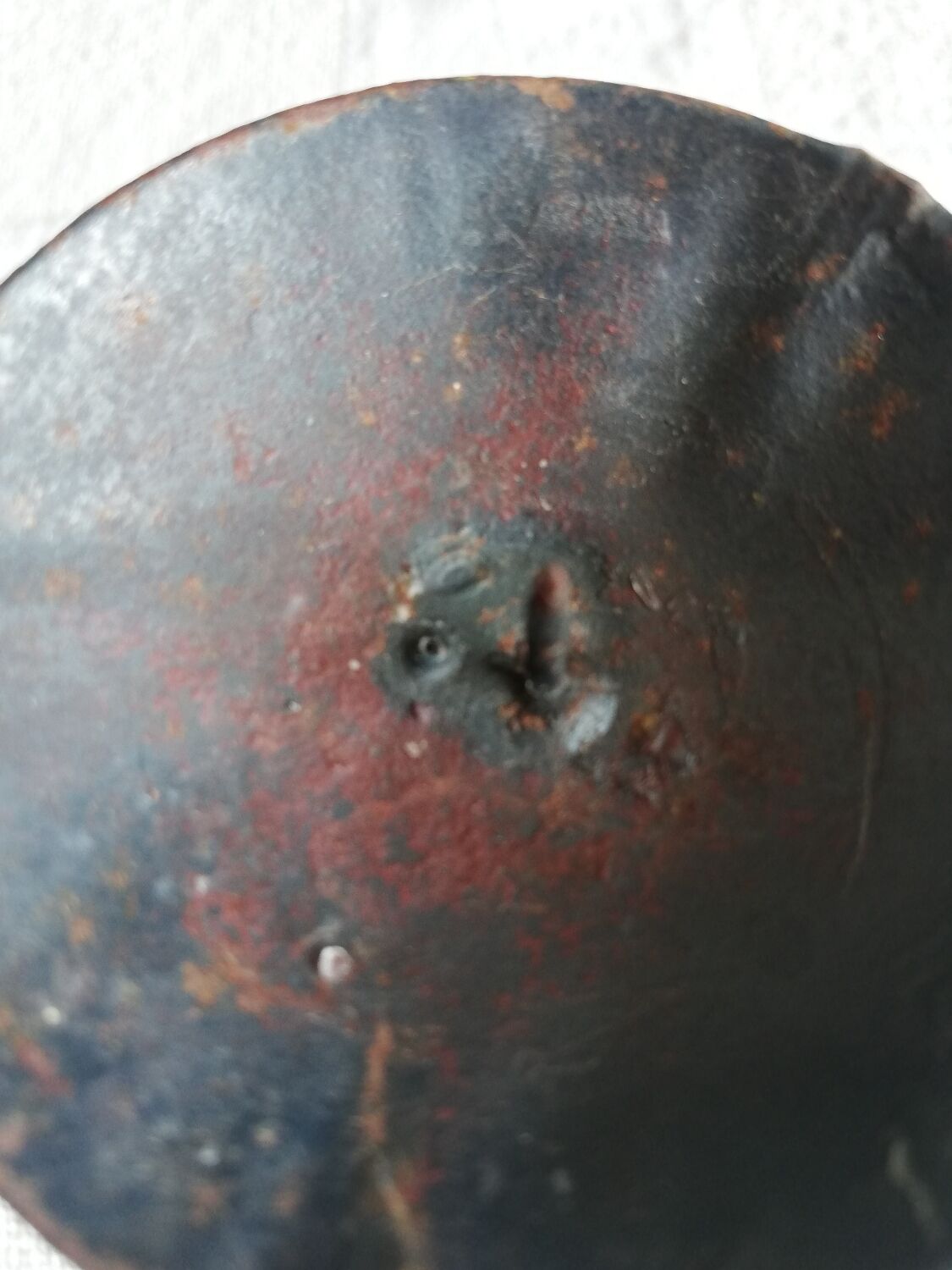 Rusty twisted candle holder for round candles