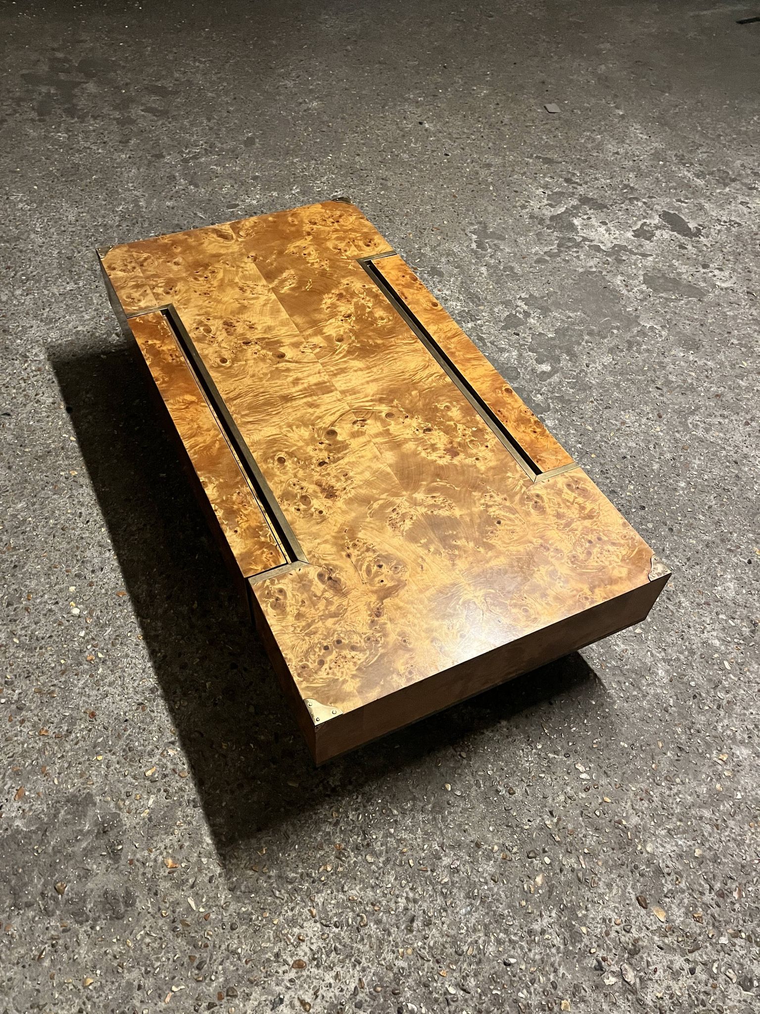 designer coffee table in elm burl with integrated drawers, Roche Bobois 1970