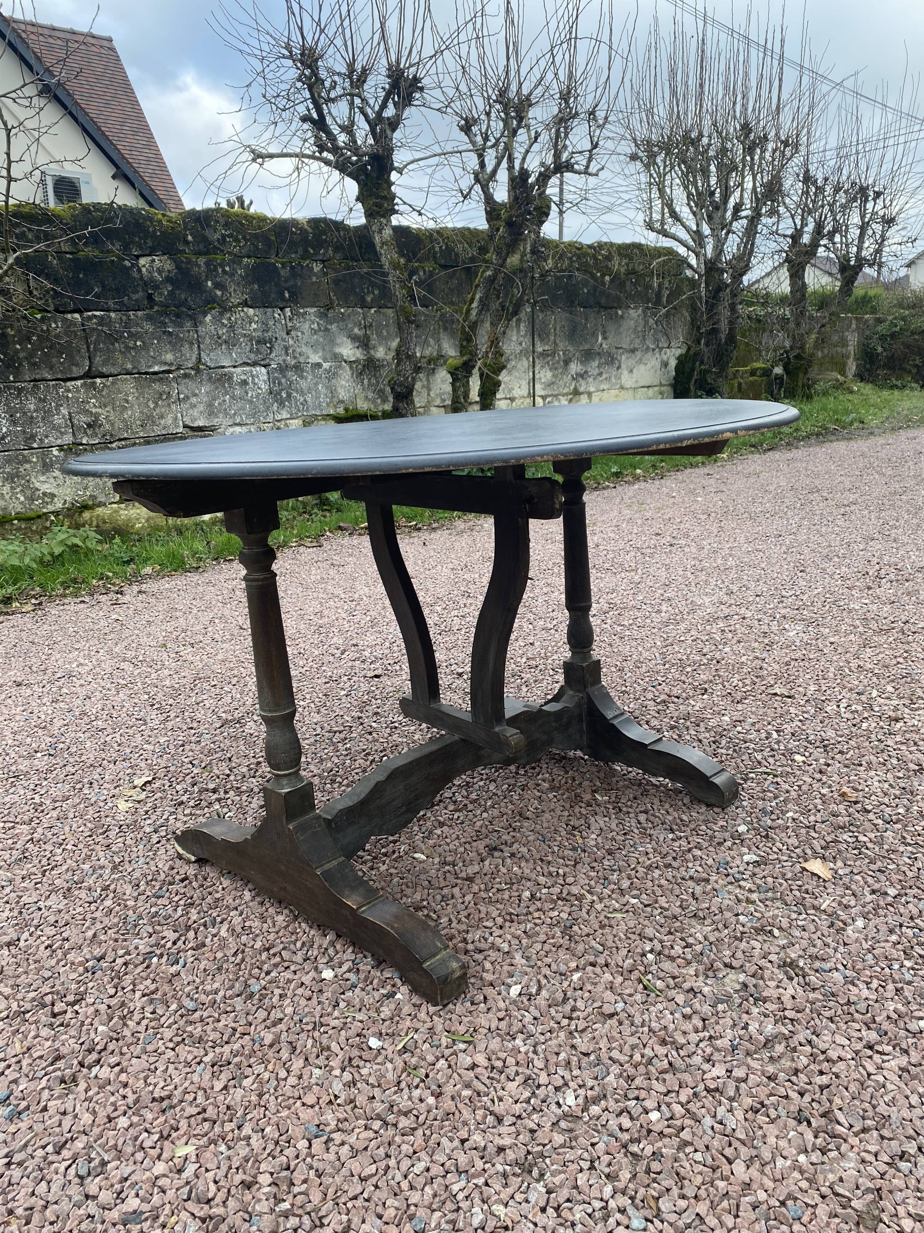 Oak winegrower's table