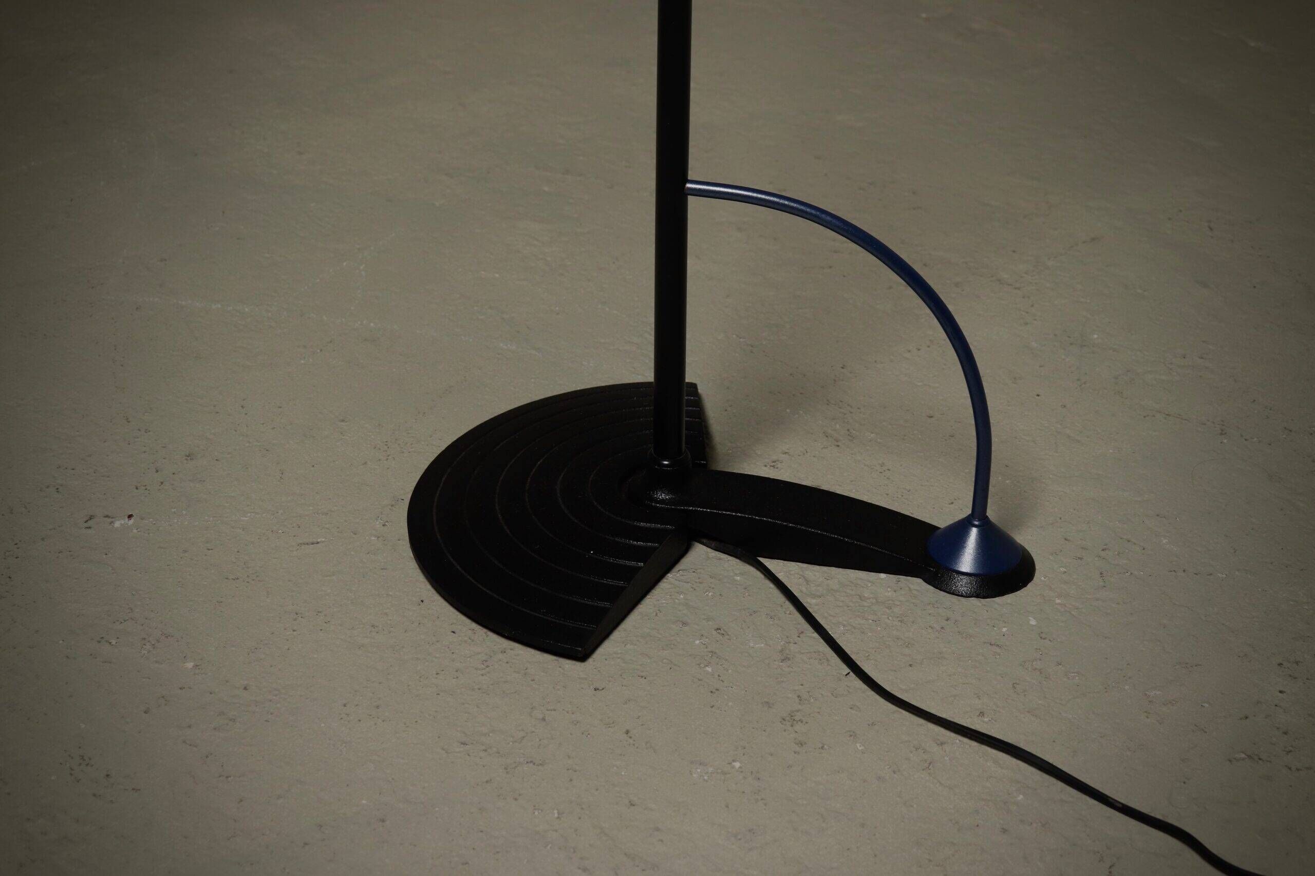 Lampe de sol italienne postmoderne des années 1980