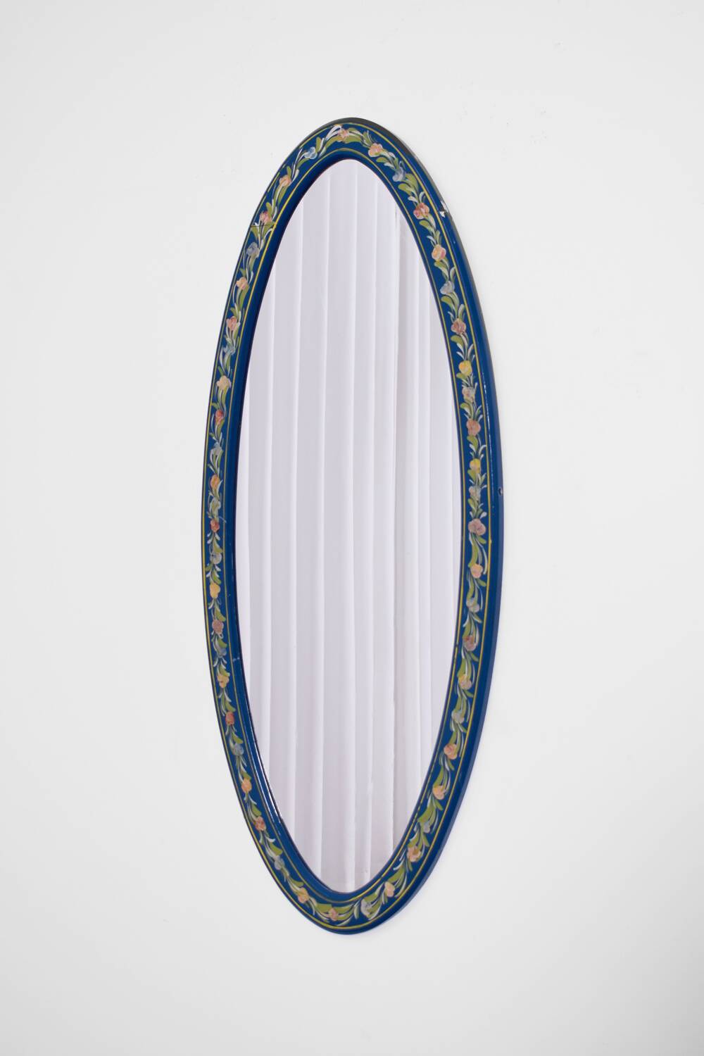 Oval wooden painted alentejano mirror.