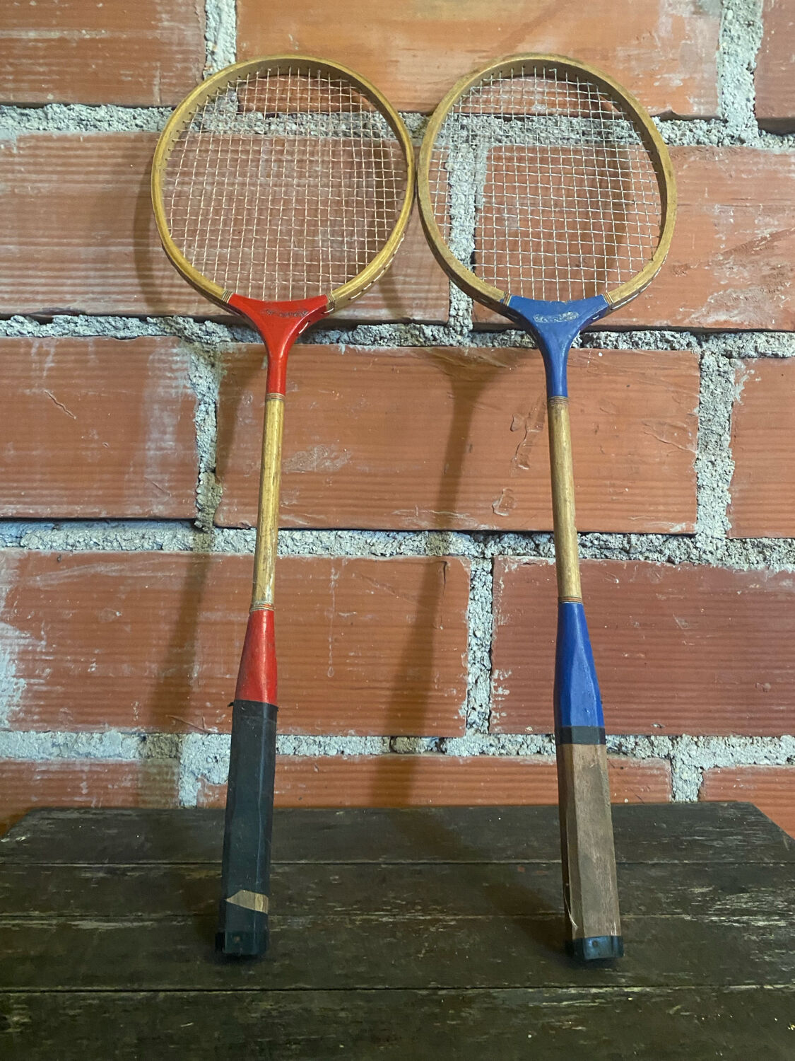 Paire de raquettes de badminton en bois, années 50