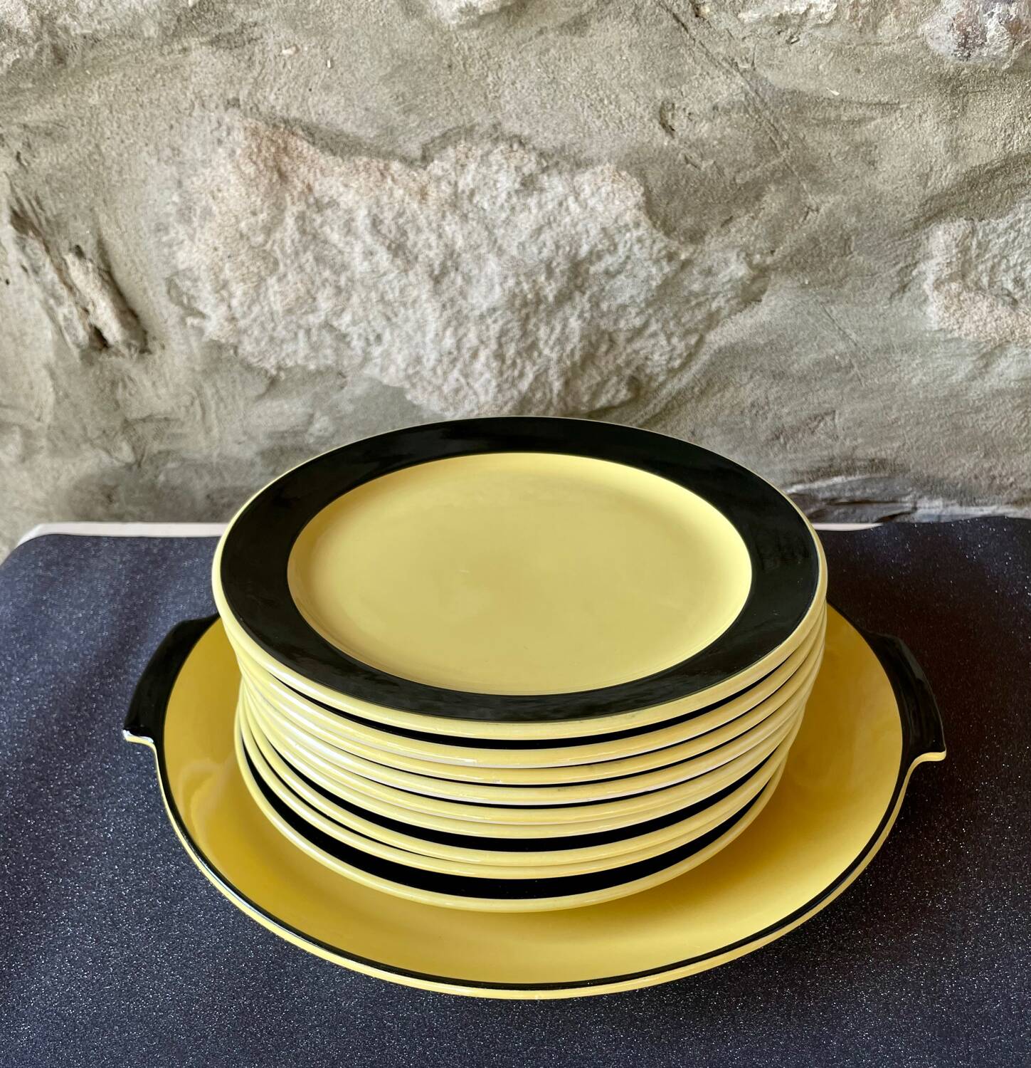 Villeroy & Boch dessert service. Vintage yellow and black plates + dish