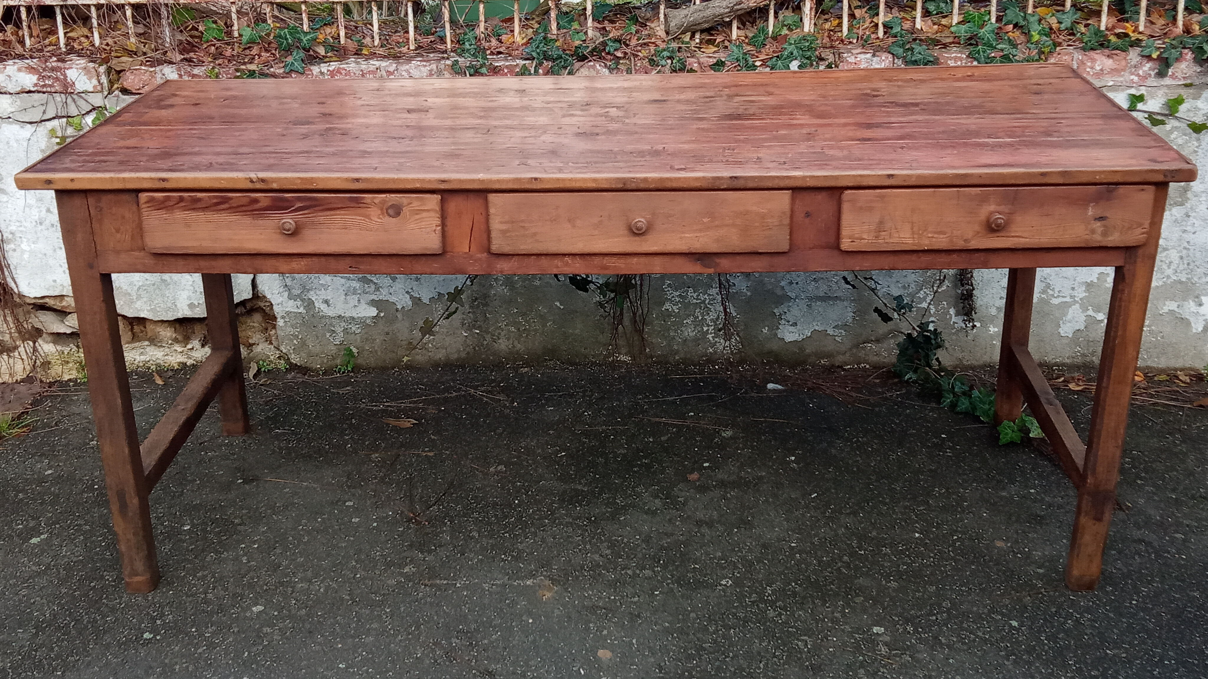 Oak farmhouse table, six drawers