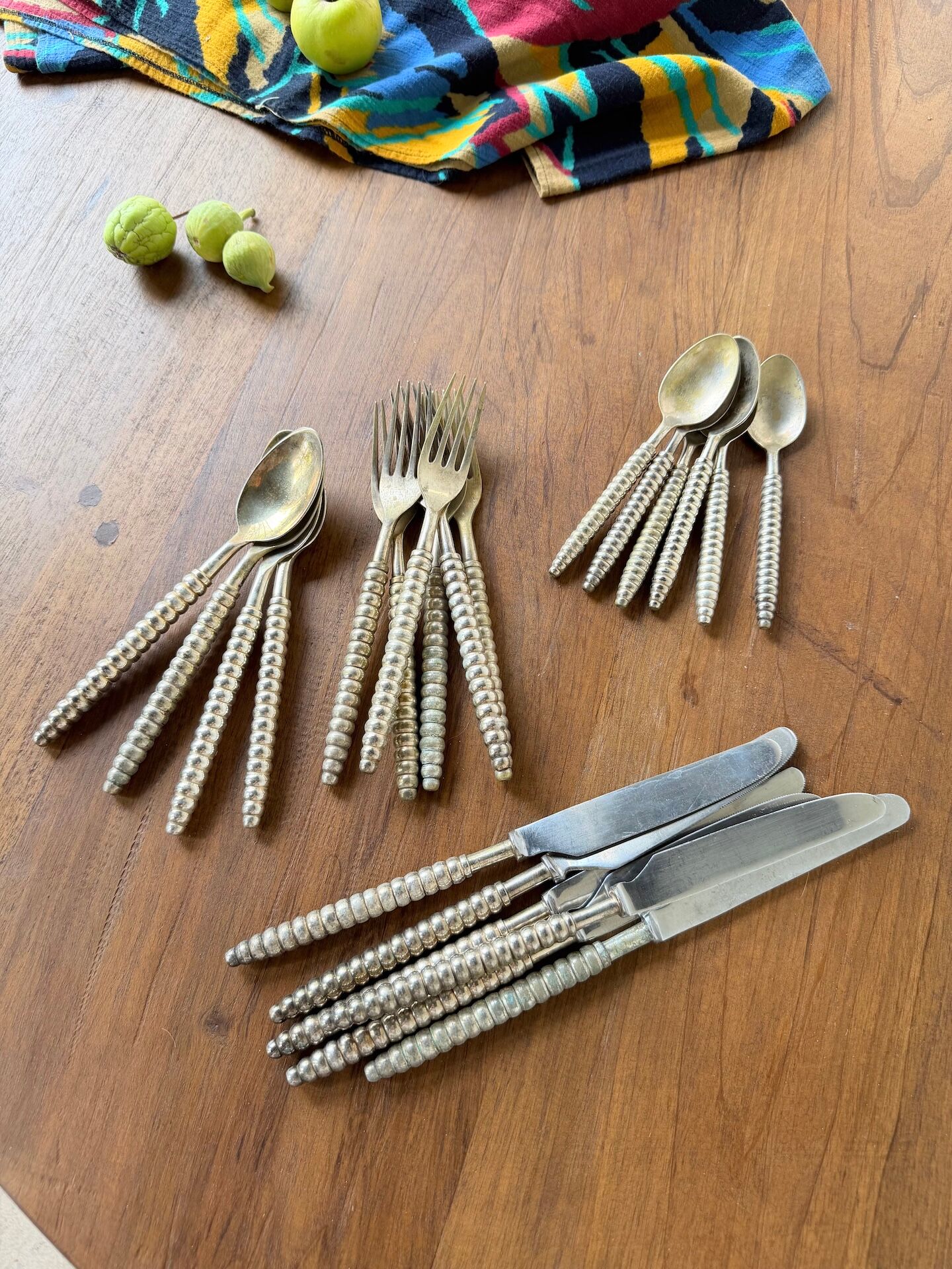 Set of silver-plated graphic cutlery for 6 people.