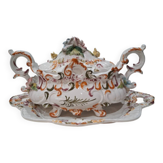 Soup tureen, centerpiece by Bossano Italy, Capodimonte style