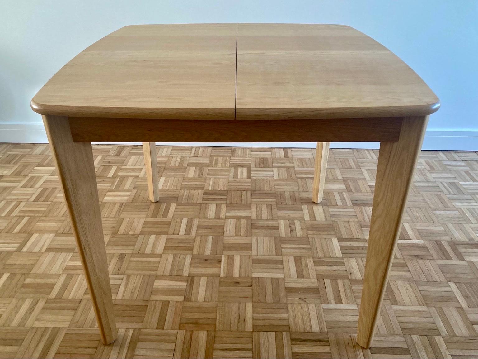 Solid oak extension table scandinavian style