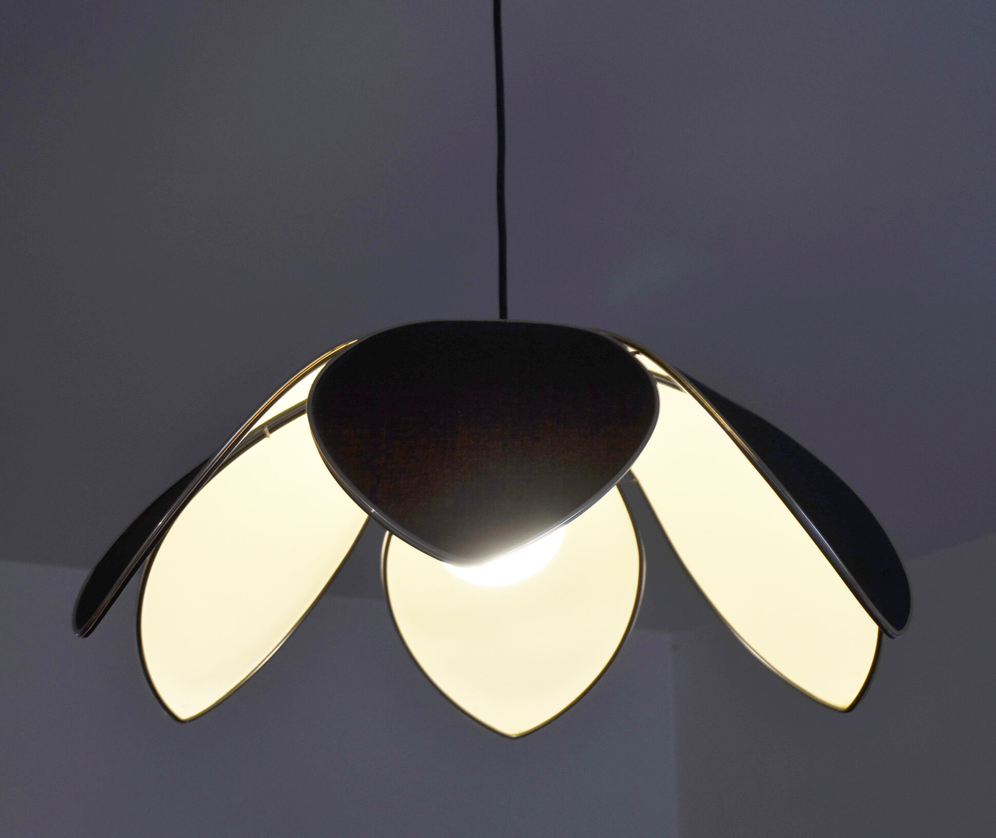 Suspension lustre pétales de fleur corolle années 70 vintage lampe