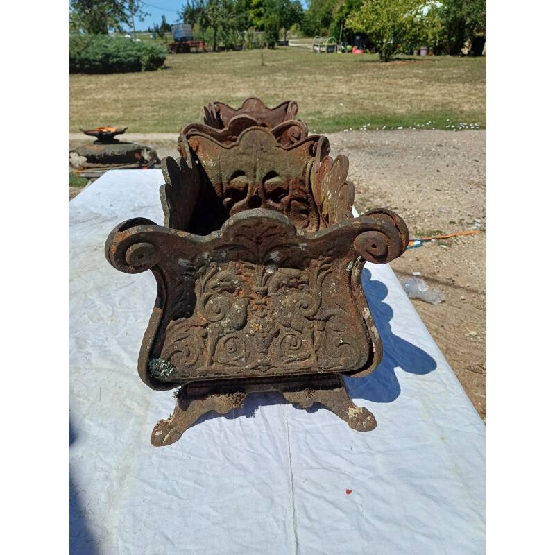 Pair of 1900 cast iron planters from Charleville-Mézières in rococo style