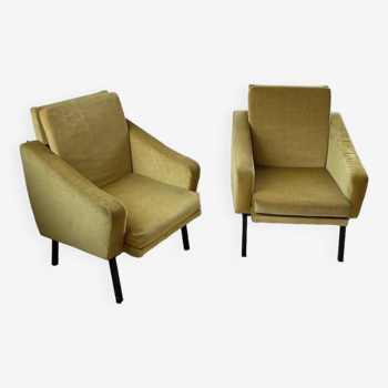 Paire de chauffeuses fauteuils vintage velours jaune