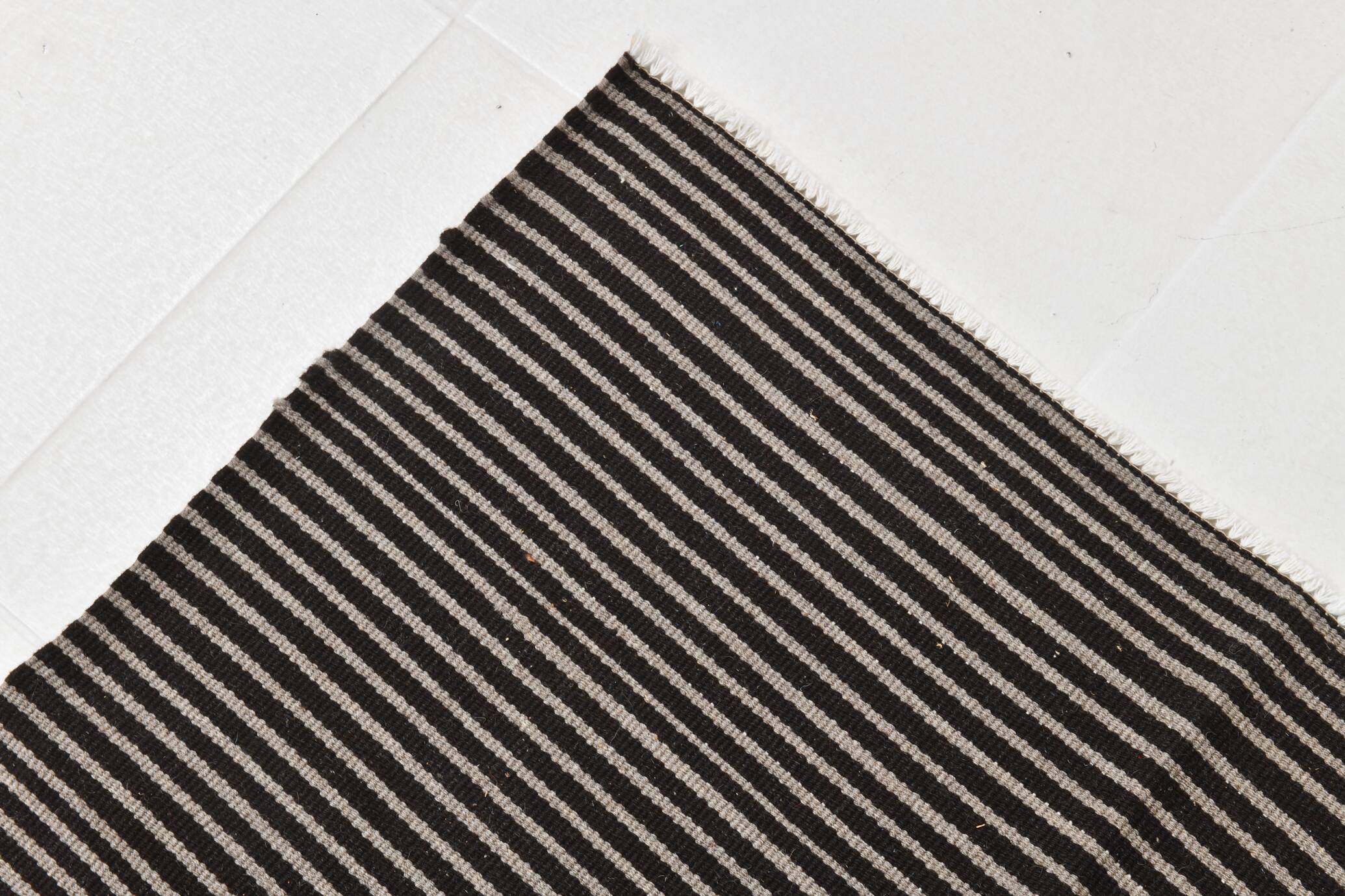 6x9 Pinstriped Black & Gray Turkish Area Rug, 183x269Cm