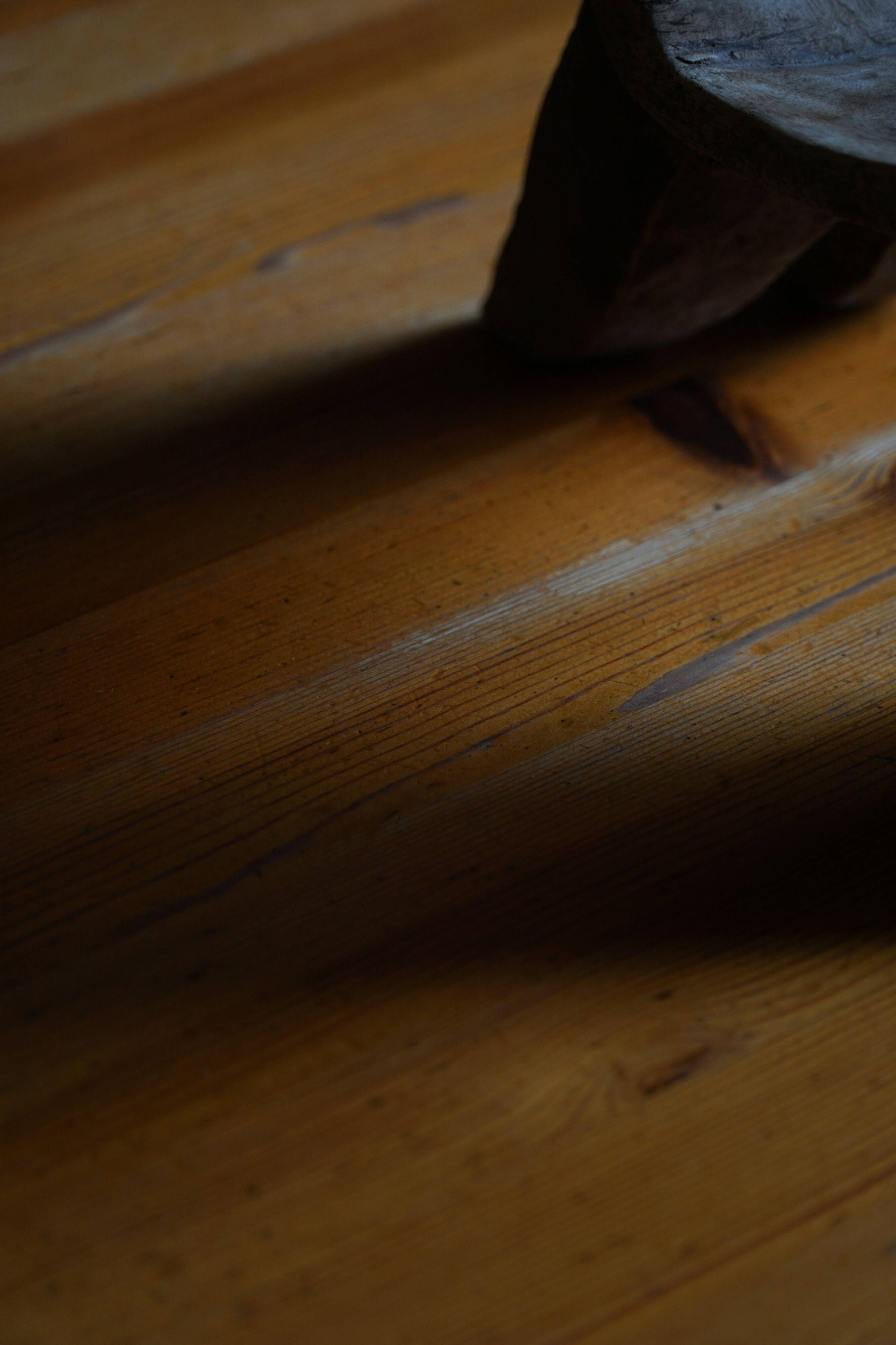 Mid-century Danish round dining table in solid pine, 1970s.