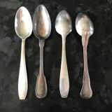 Pop-up Christmas 2022 Set of 4 silver spoons dating from the early twentieth century.