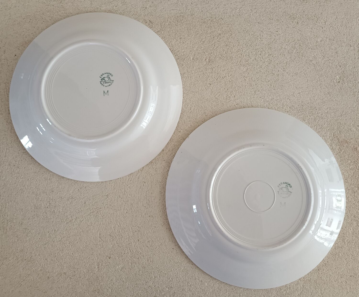 2 plates decorated with rooster, Céranord
