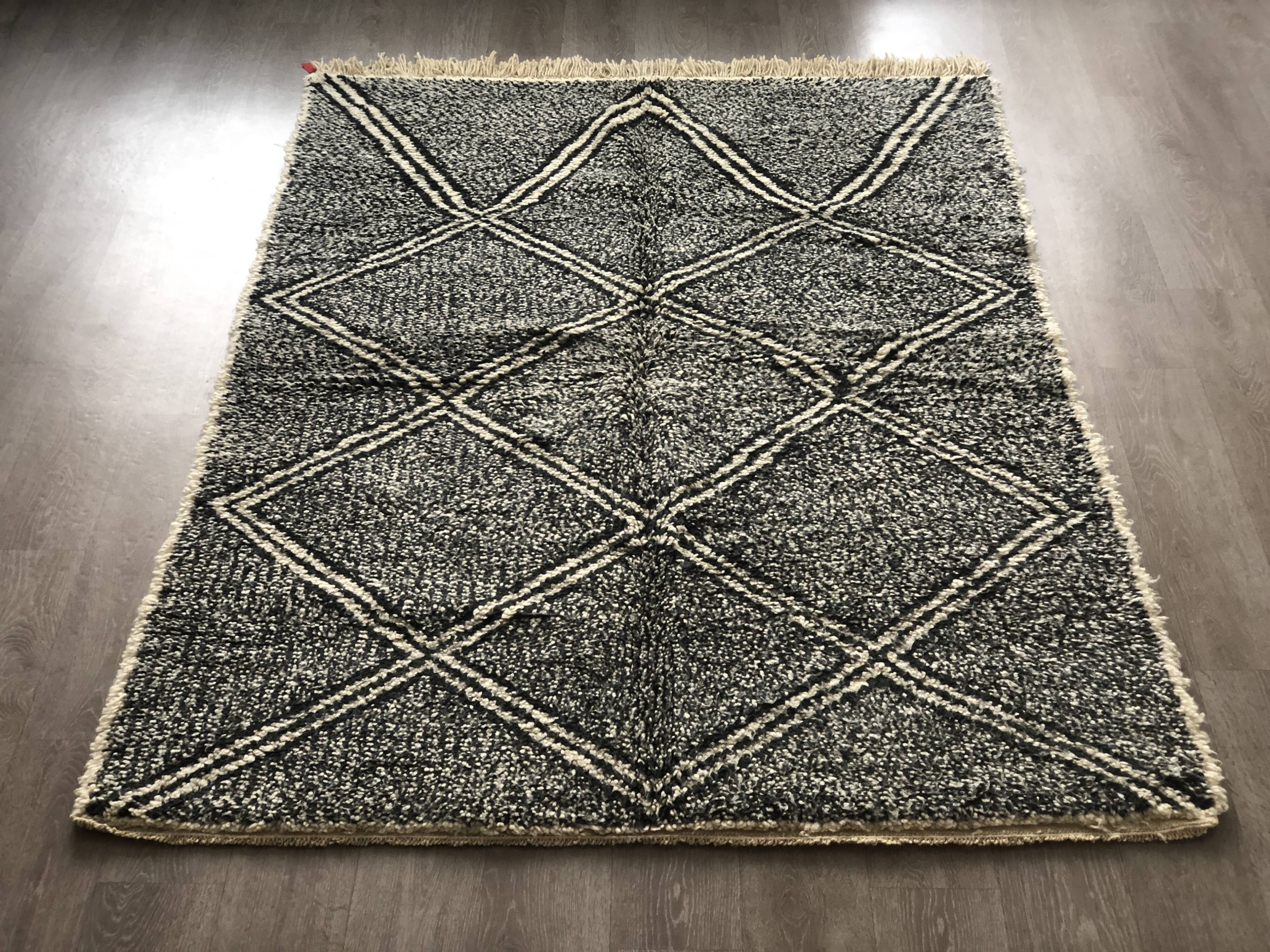 Tapis berbere "Beni Ouarain" moucheté noir et blanc 215x140cm