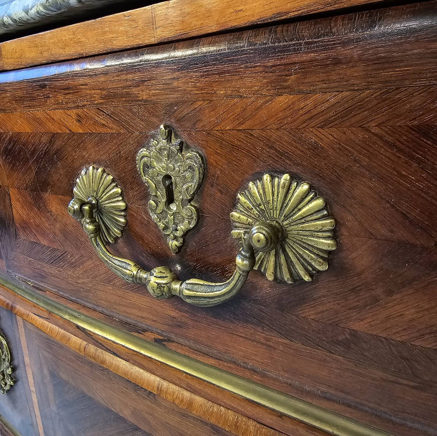 18th century Regency period chest of drawers