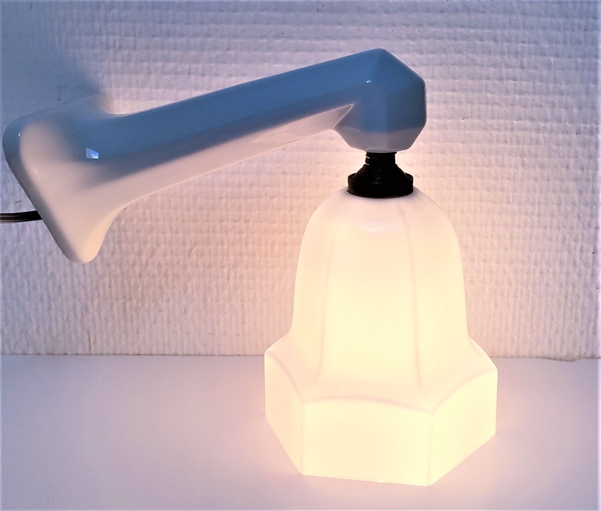 Wall lamp Art Deco opaline porcelain years 20-30