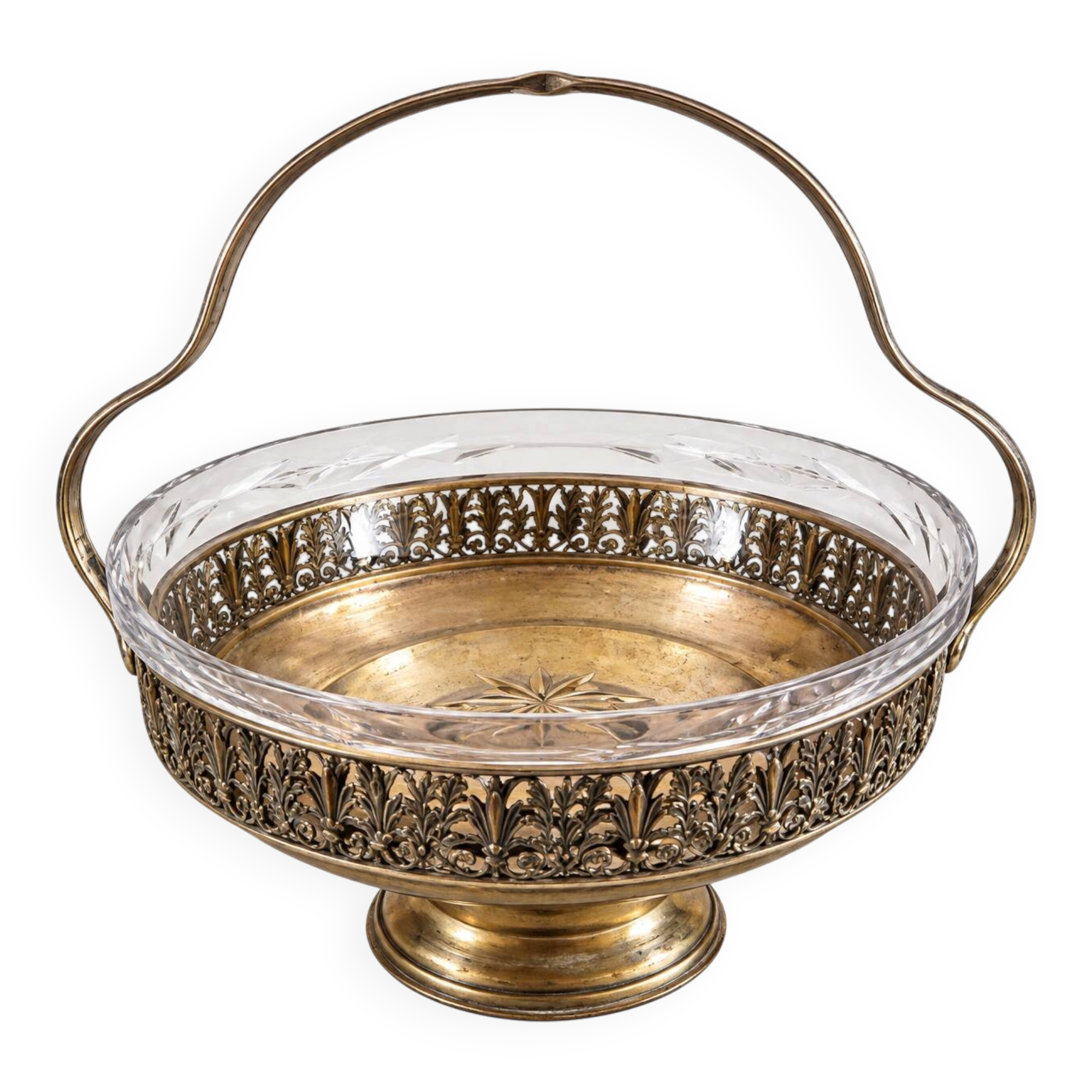 Very pretty compote / footed bowl with handle, with retro and elegant charm.