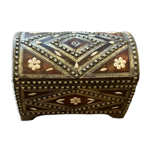 Coffre oriental en bois cuir et