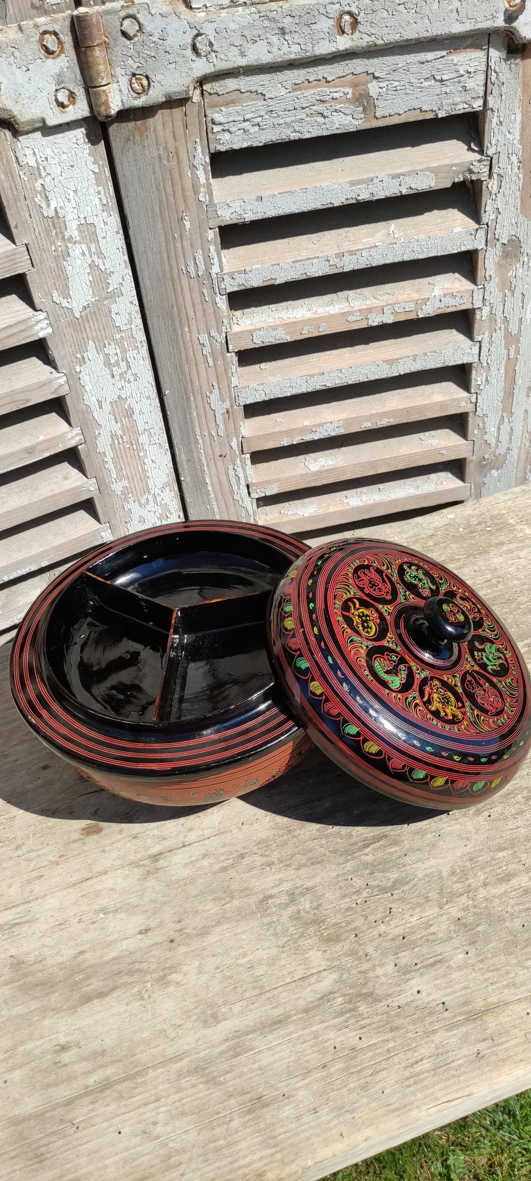 Burma's homemade laqué wooden box