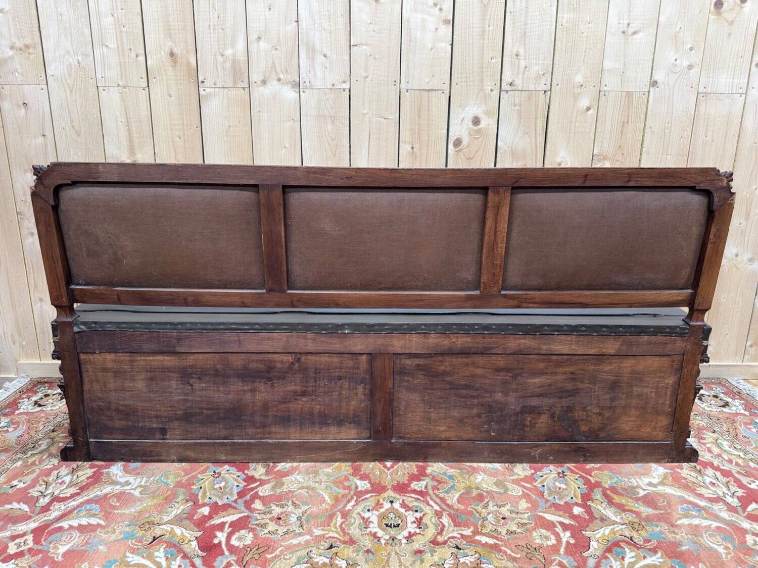 Bank safe – Napoleon III style – Carved solid walnut – Leather upholstery