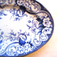 Plat ovale Creil Montereau, série Flora en bleu, modèles aux liserons