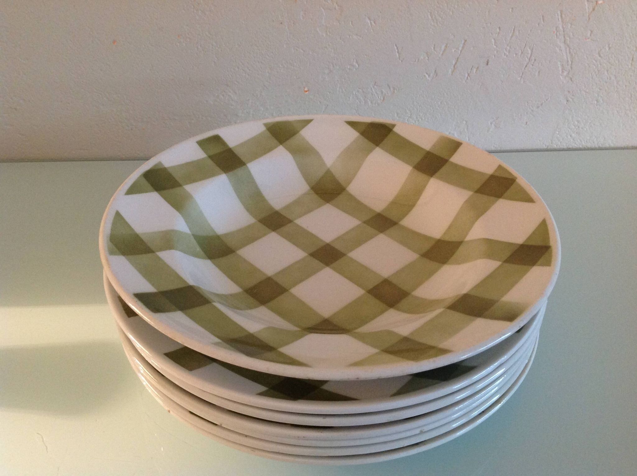 Set of six flat plates and one Moulin des Loups bowl, green tablecloth model/1950s-1960s