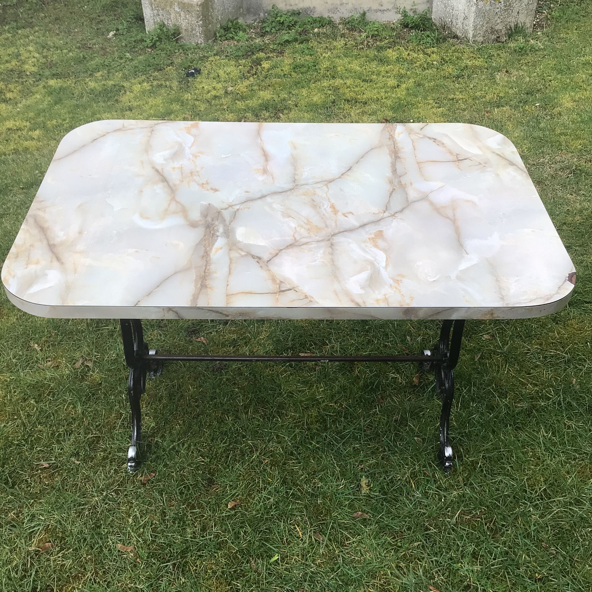 Cast-iron bistro table with marble effect