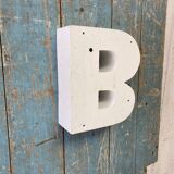 Lettre d’enseigne B
