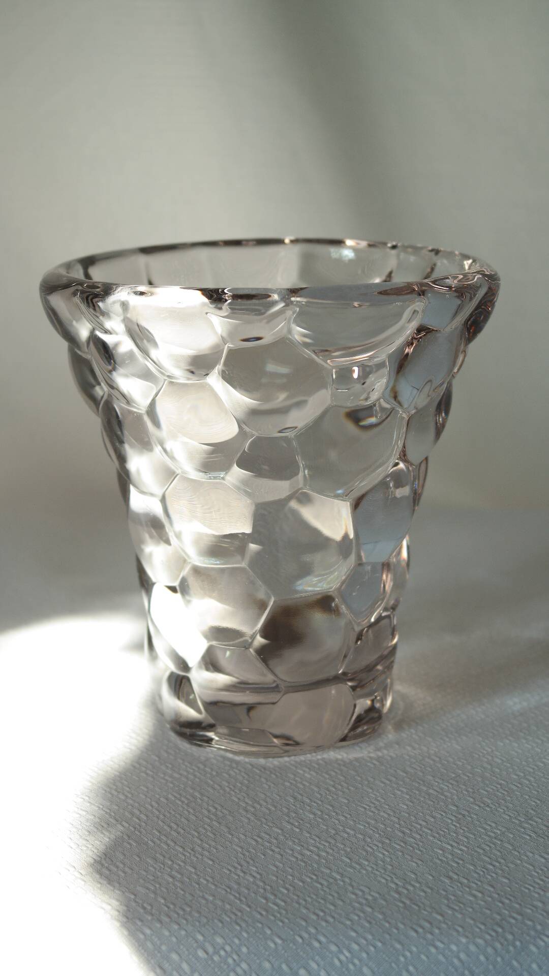 Crystal vase "honeycomb" Pierre D'Avesn