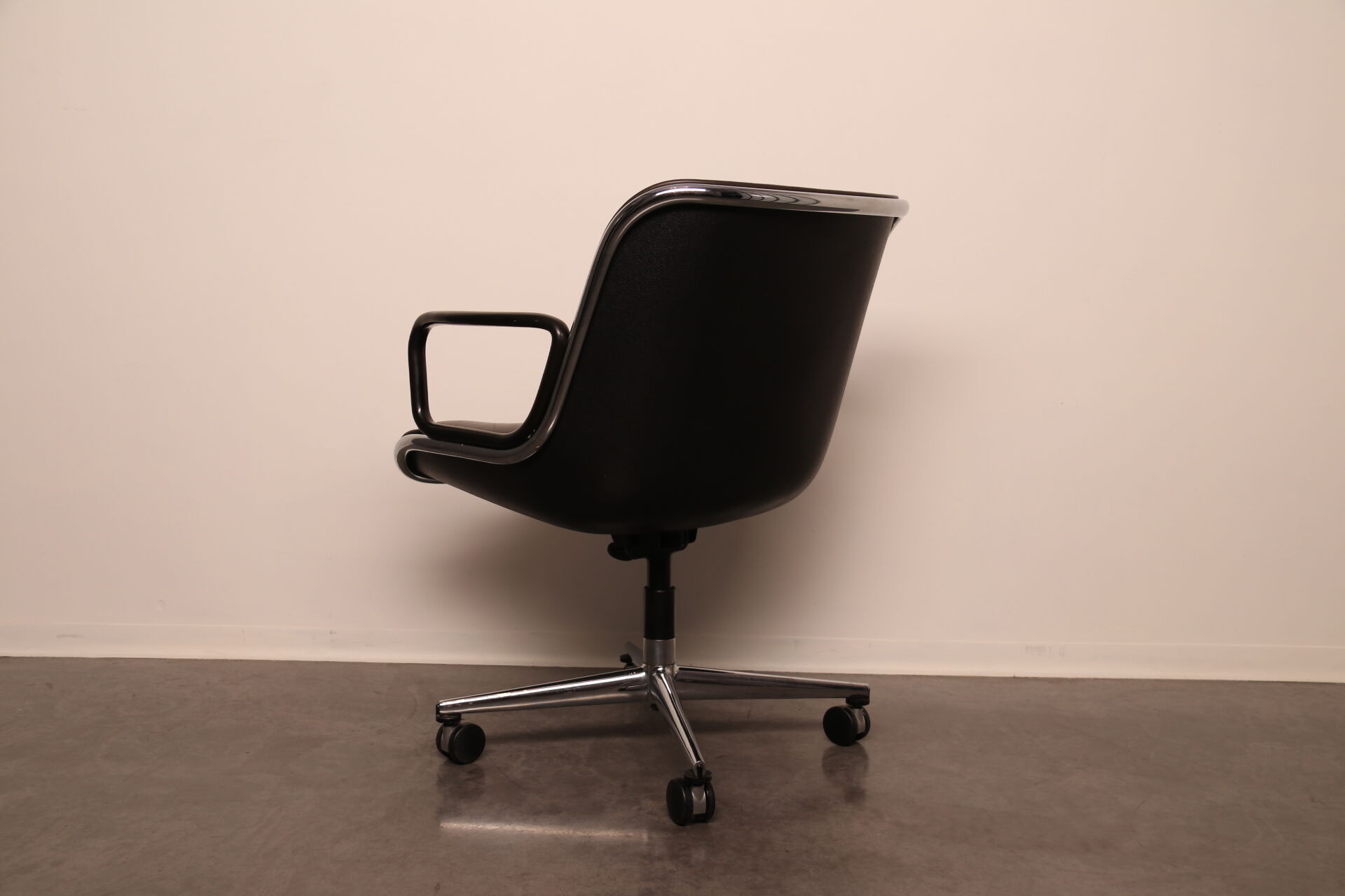 Executive office chair by Charles Pollock for Knoll - US - 1970's