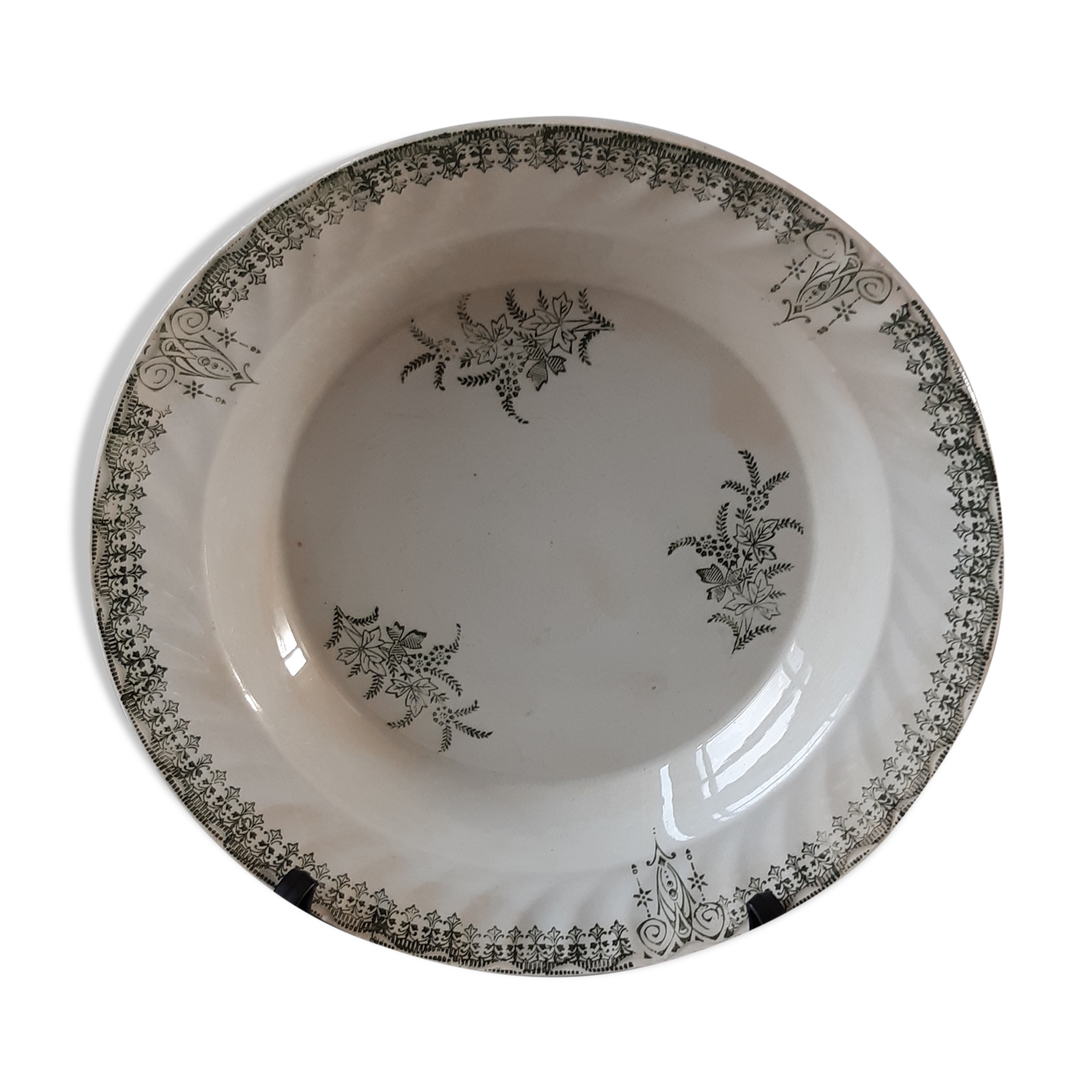 Hollow dish earthenware of Onnaing late nineteenth century