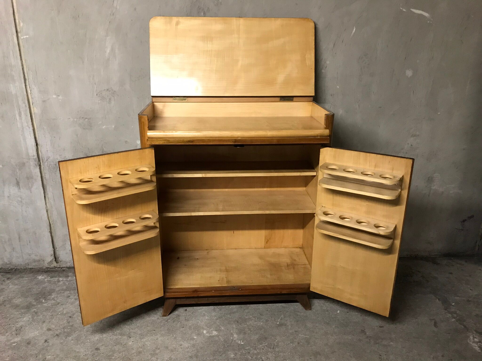 Bar Art Deco furniture