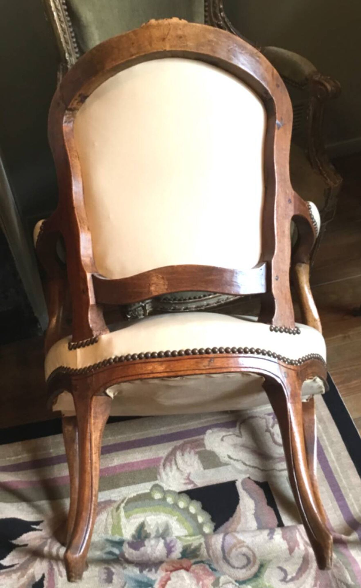 Louis XV period armchair in natural wood with convertible back carved with flowers