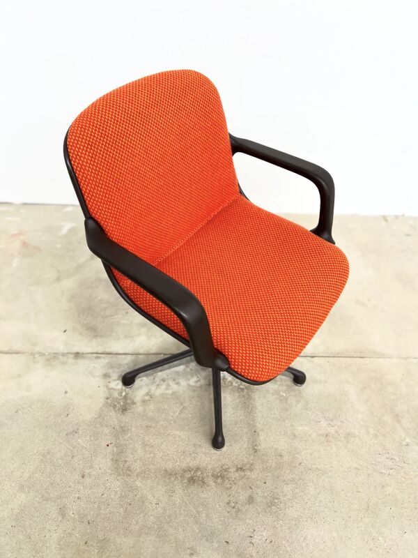 Fauteuil visiteur Charles Pollock pour Comforto — lainage orange, années 70