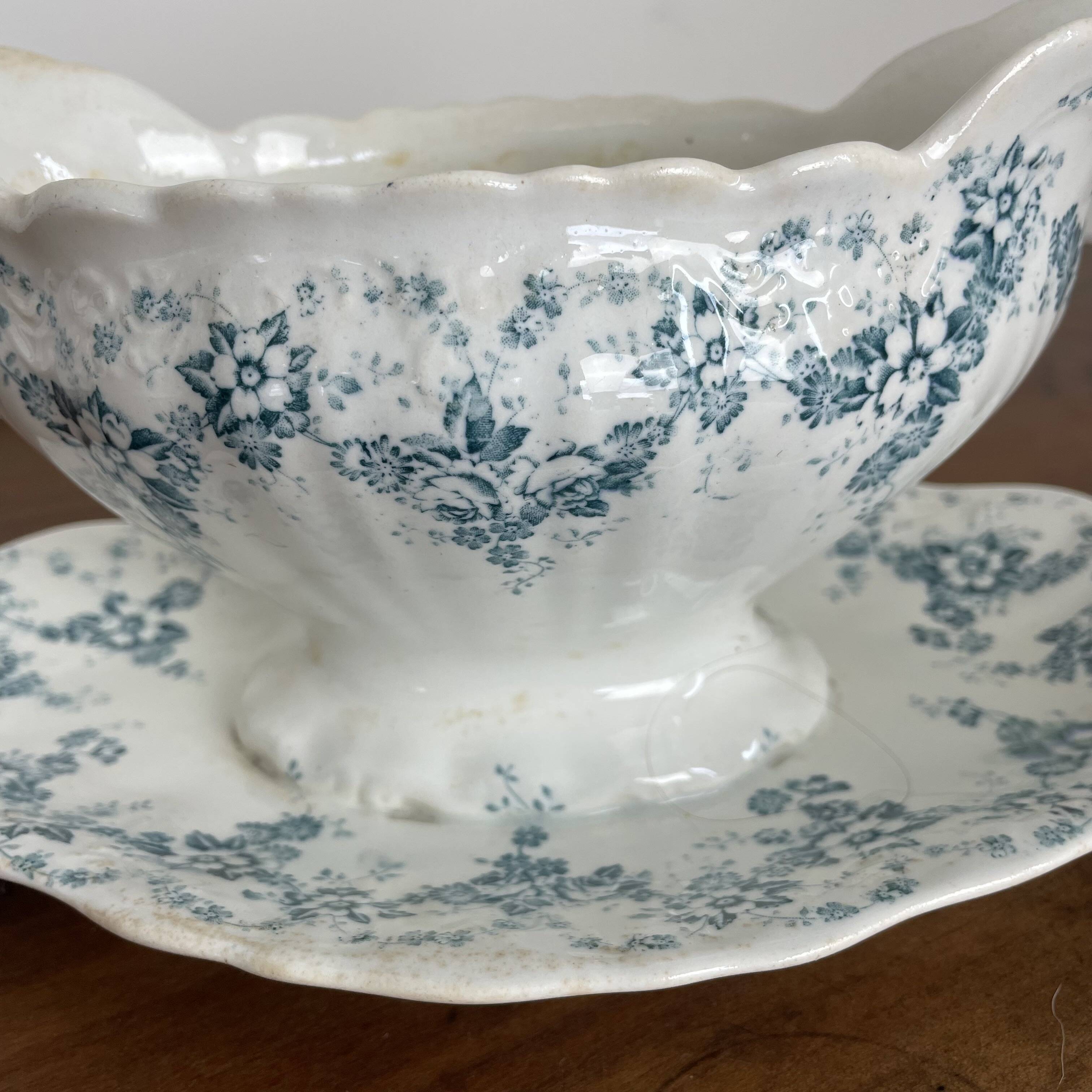 Maastricht earthenware sauce boat, Clara model