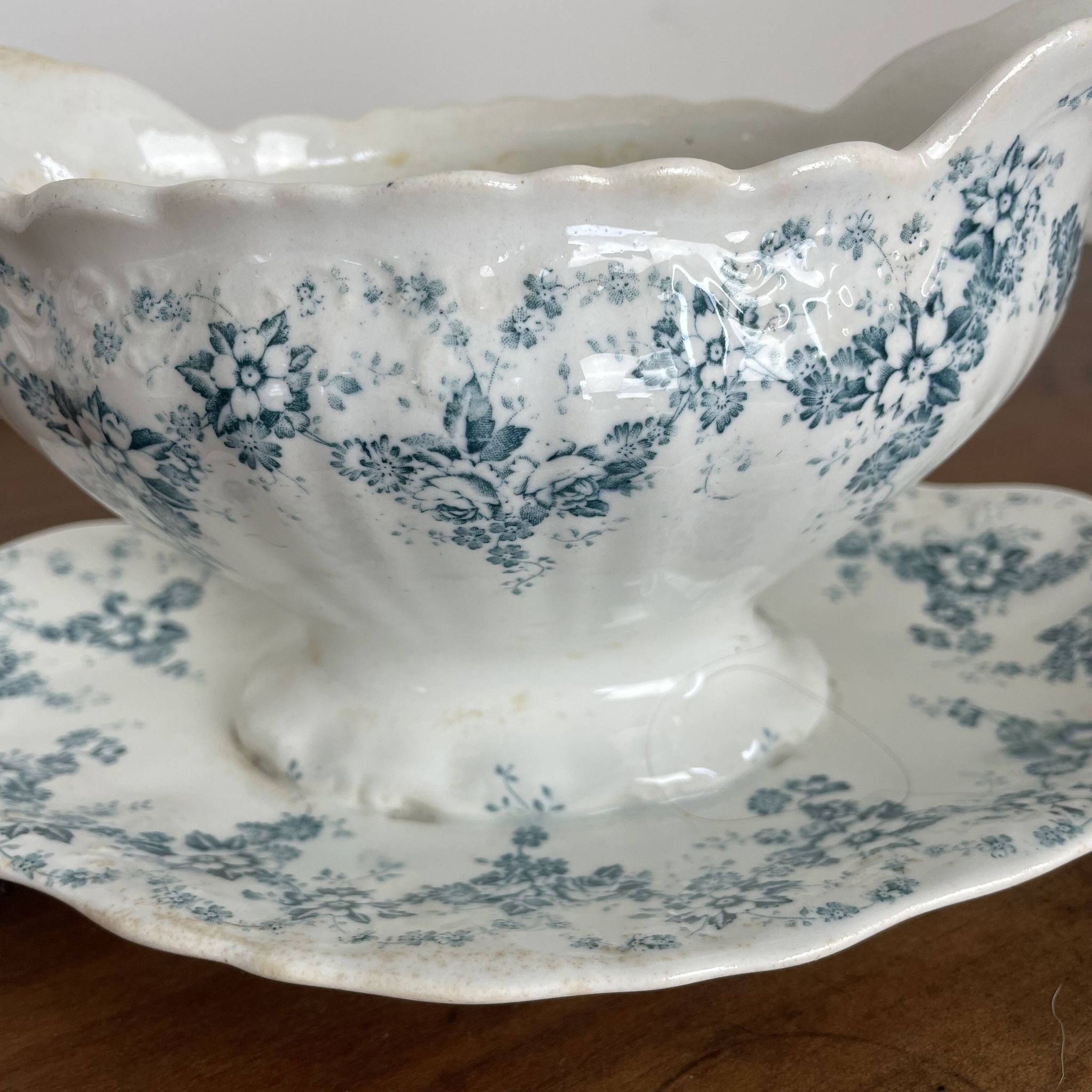 Saucière en faïence de Maastricht modèle Clara